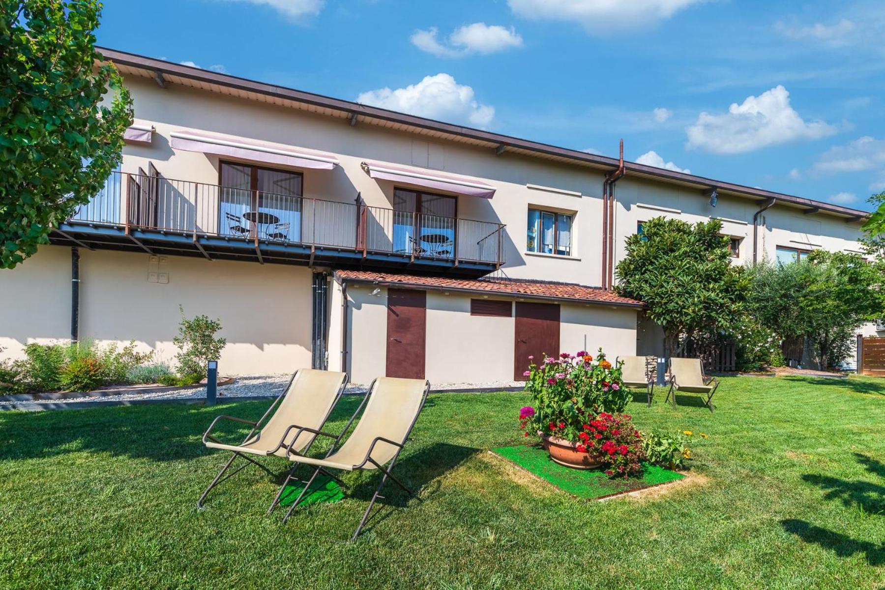 Il Cortile Suites Diano d'Alba Exterior photo