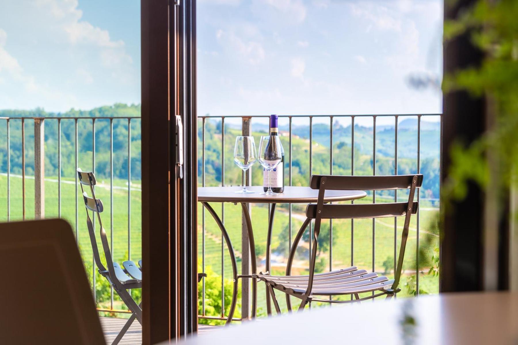 Il Cortile Suites Diano d'Alba Exterior photo