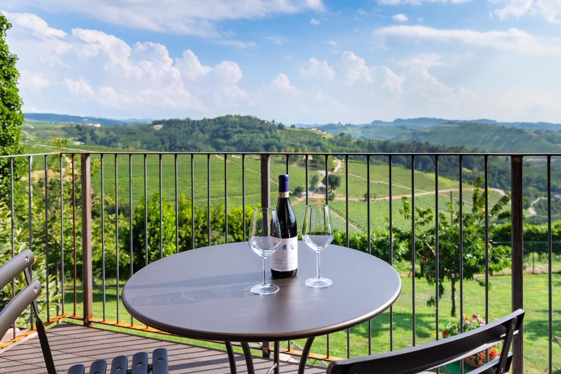 Il Cortile Suites Diano d'Alba Exterior photo